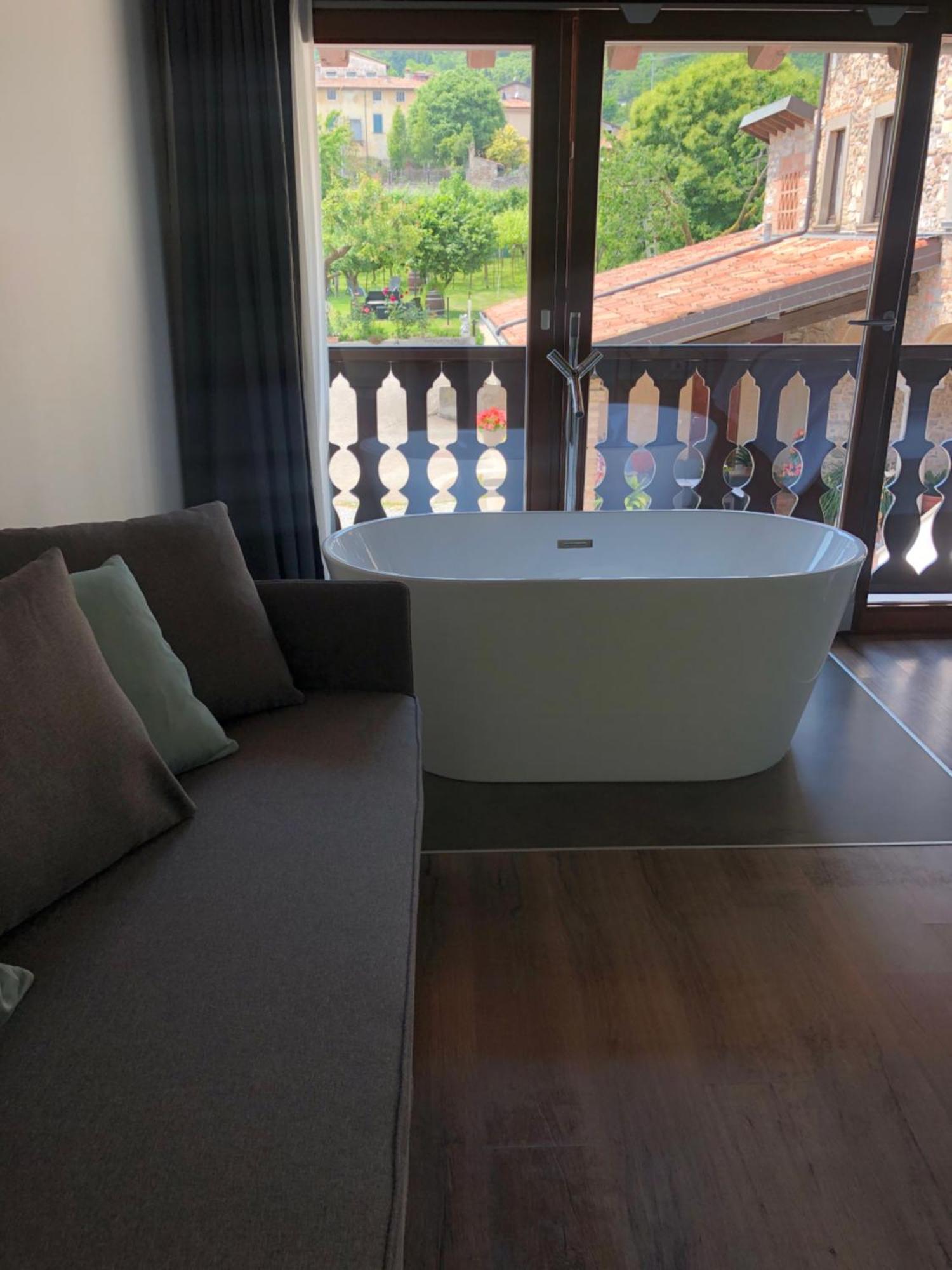 كورتي فرانكا La Terrazza Sulle Vigne B&B الغرفة الصورة